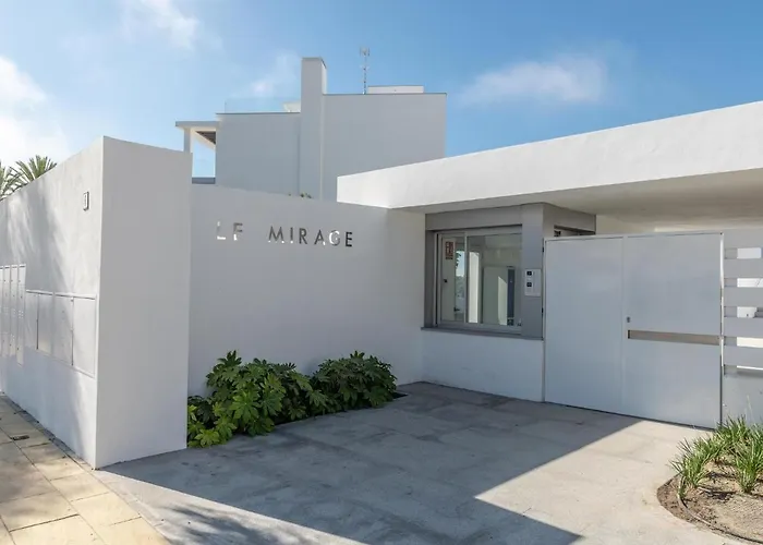 Vacation Marbella I Le Mirage Retreat, New Condo, Pool *