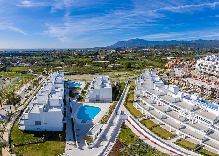 Vacation Marbella I Le Mirage Retreat, New Condo, Pool *