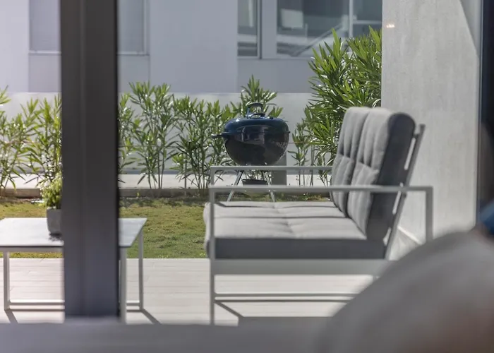 Vacation Marbella I Le Mirage Retreat, New Condo, Pool