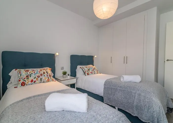 Vacation Marbella I Le Mirage Retreat, New Condo, Pool *