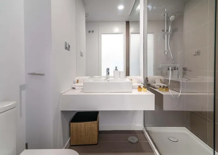 Hotel Vacation Marbella I Le Mirage Retreat, New Condo, Pool Estepona