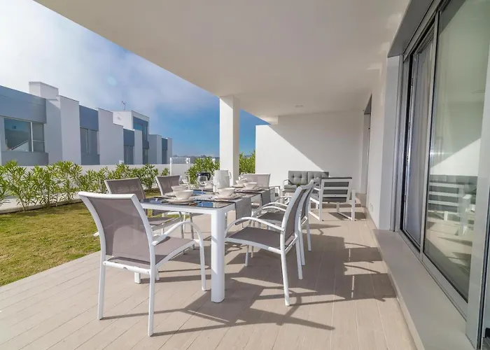 Vacation Marbella I Le Mirage Retreat, New Condo, Pool *