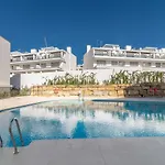 Vacation Marbella I Le Mirage Retreat, New Condo, Pool ホテル エステポナ