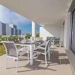 Vacation Marbella I Le Mirage Retreat, New Condo, Pool *