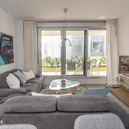 ホテル Vacation Marbella I Le Mirage Retreat, New Condo, Pool