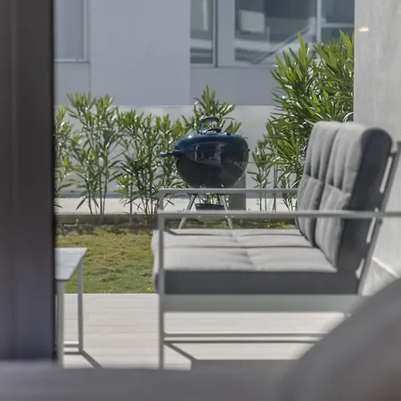 Vacation Marbella I Le Mirage Retreat, New Condo, Pool