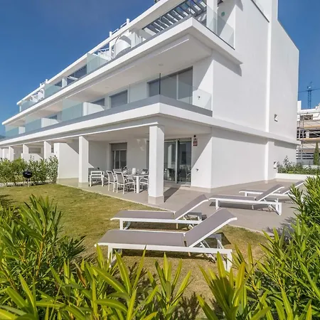 Vacation Marbella I Le Mirage Retreat, New Condo, Pool *