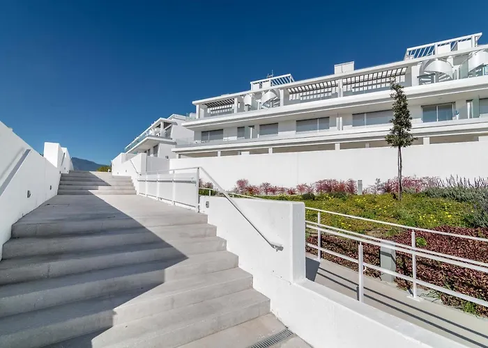 Vacation Marbella I Le Mirage Retreat, New Condo, Pool *