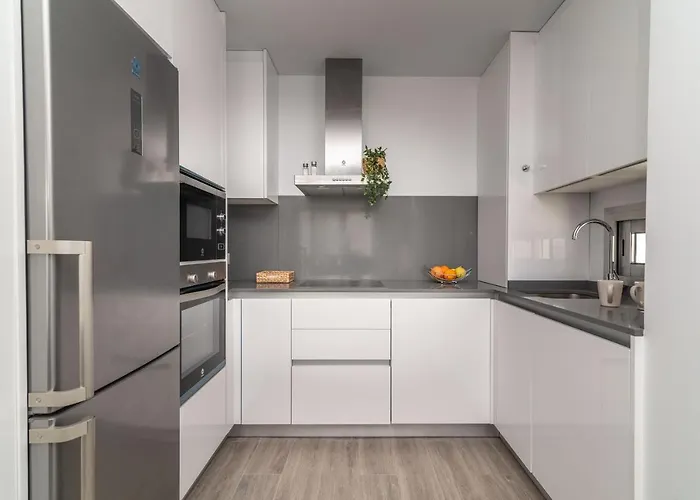 Vacation Marbella I Le Mirage Retreat, New Condo, Pool Hotel