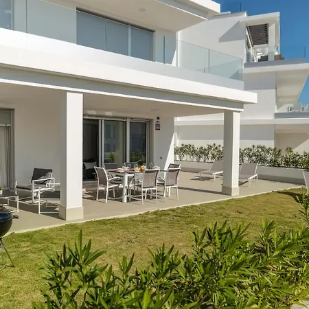 Апартаменты Vacation Marbella I Le Mirage Retreat, New Condo, Pool *