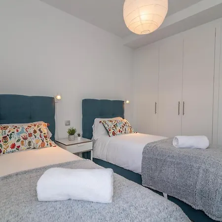 Vacation Marbella I Le Mirage Retreat, New Condo, Pool *