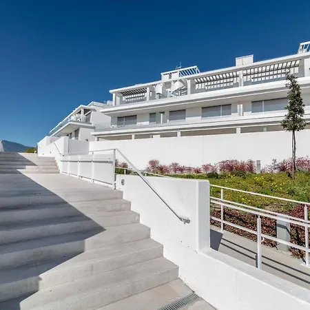 Vacation Marbella I Le Mirage Retreat, New Condo, Pool *