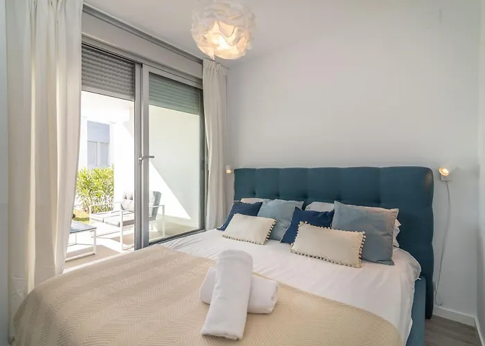 Vacation Marbella I Le Mirage Retreat, New Condo, Pool