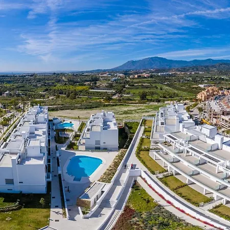Vacation Marbella I Le Mirage Retreat, New Condo, Pool *