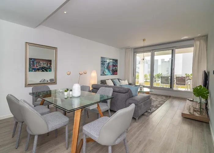 Vacation Marbella I Le Mirage Retreat, New Condo, Pool